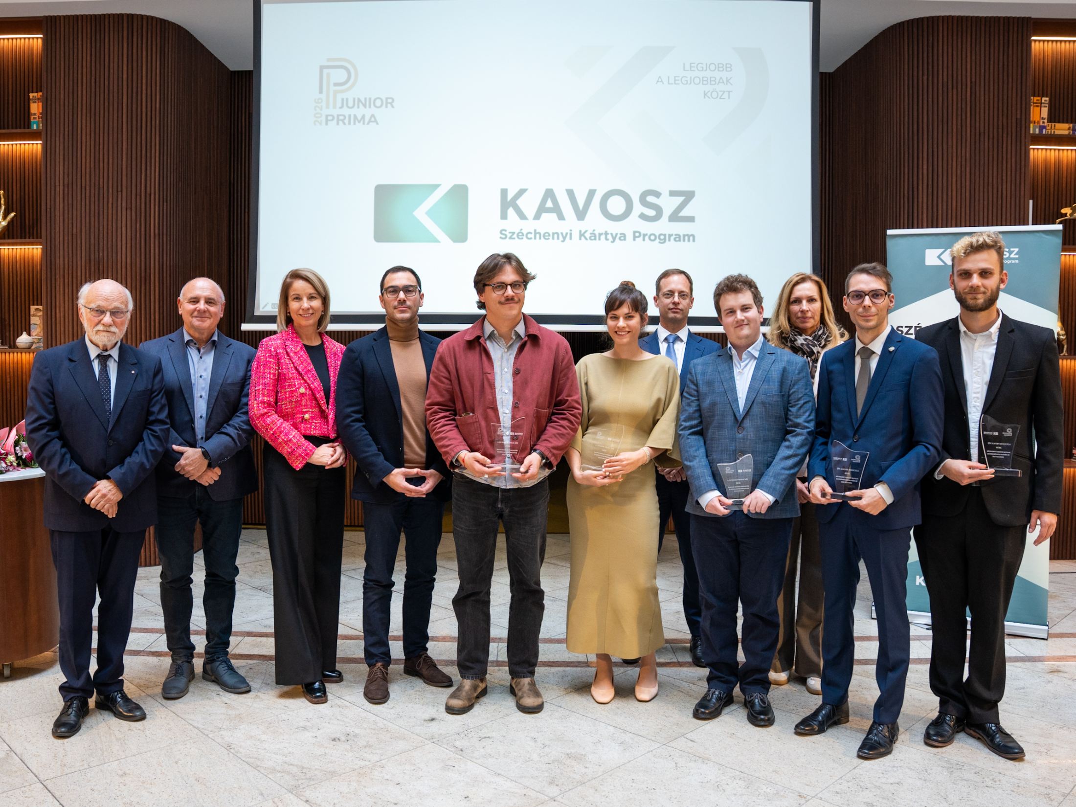 Hat fiatal újságíró vehette át a Junior Prima Díjat az ismeretterjesztés és média kategóriájában